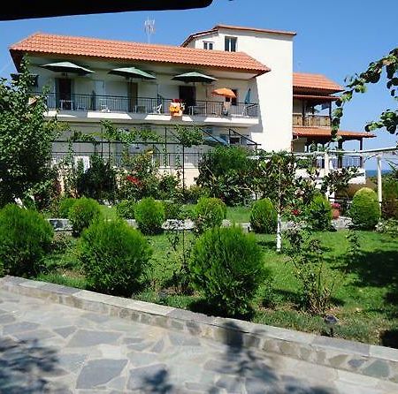 Harilaos Beach Плака Литохору Екстериор снимка